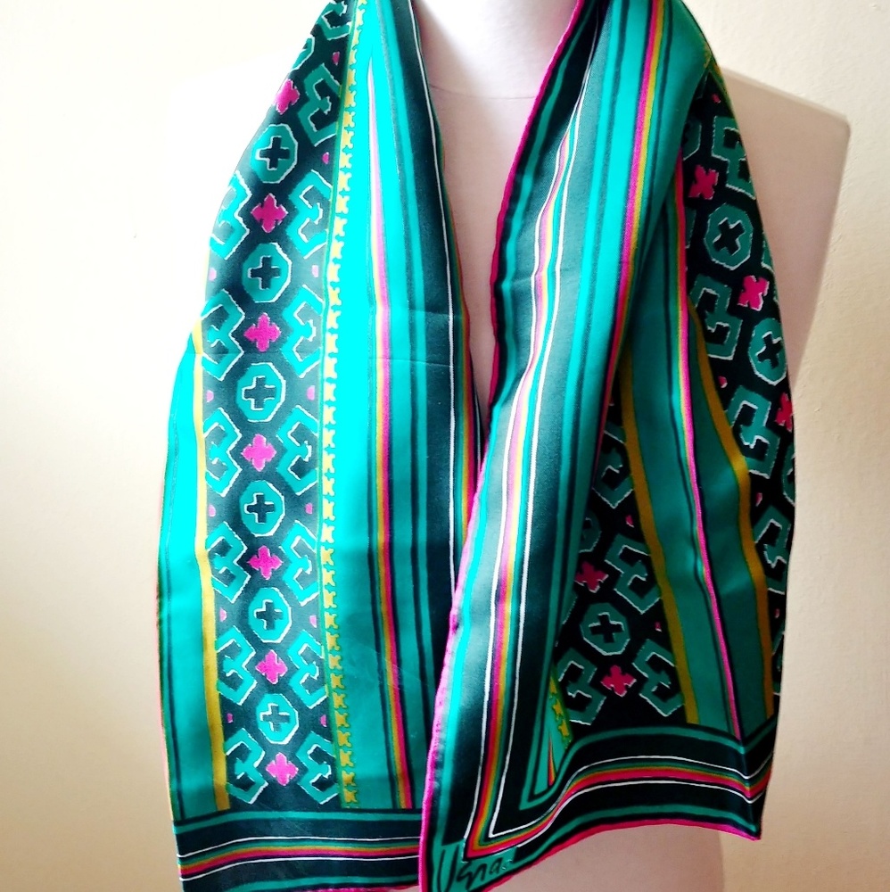 Vera Neumann Rectangular Scarf Celtic St Pattys - image 1